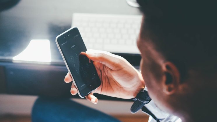 El Ministerio de Consumo toma medidas enérgicas contra sitios web por prácticas desleales y publicidad relacionada con la prostitución